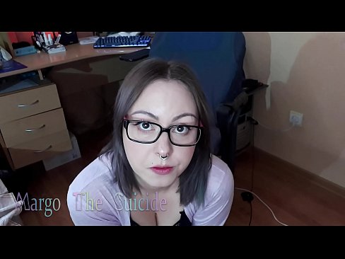 ❤️ Sexy Girl mit Brille saugt Dildo tief vor der Kamera ☑ Porno bei uns ️❤